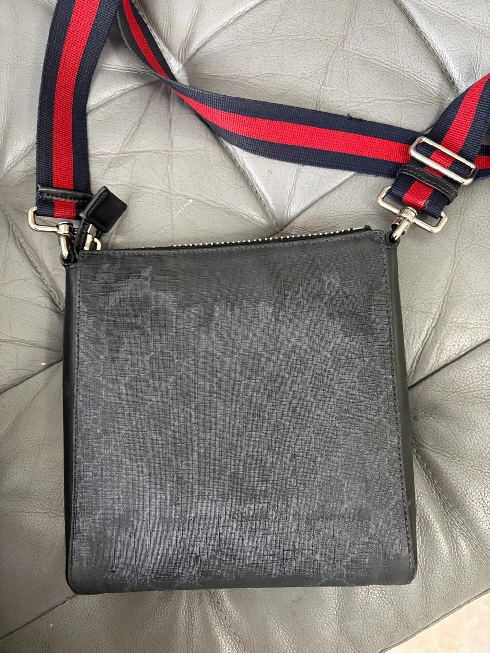 Gucci compact messenger